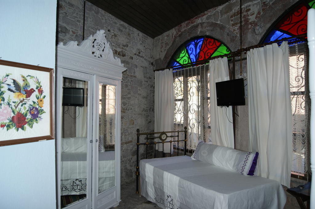 Mahzen Hotel Айвалик Екстер'єр фото